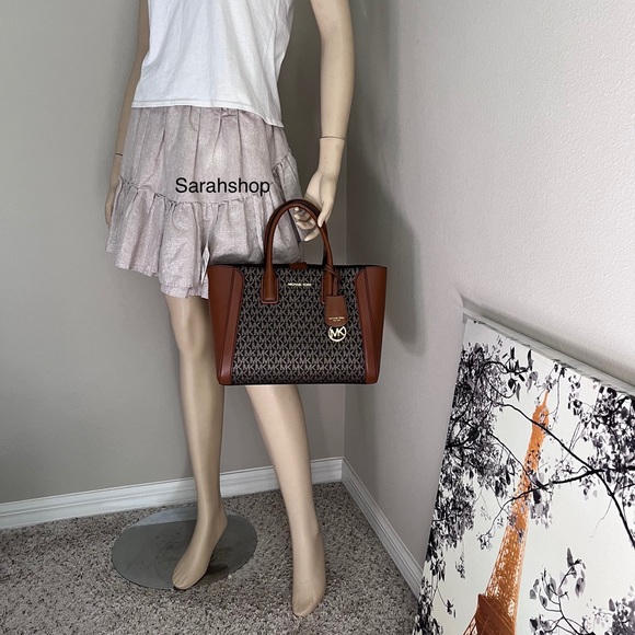 🌼Michael Kors Purse with iPad case - Picture 9 of 13